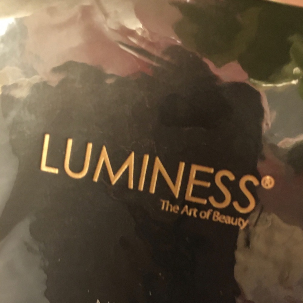 $162.Coming♥️Luminess airbrush system❤️Machine,foundation,primer or moisturizer